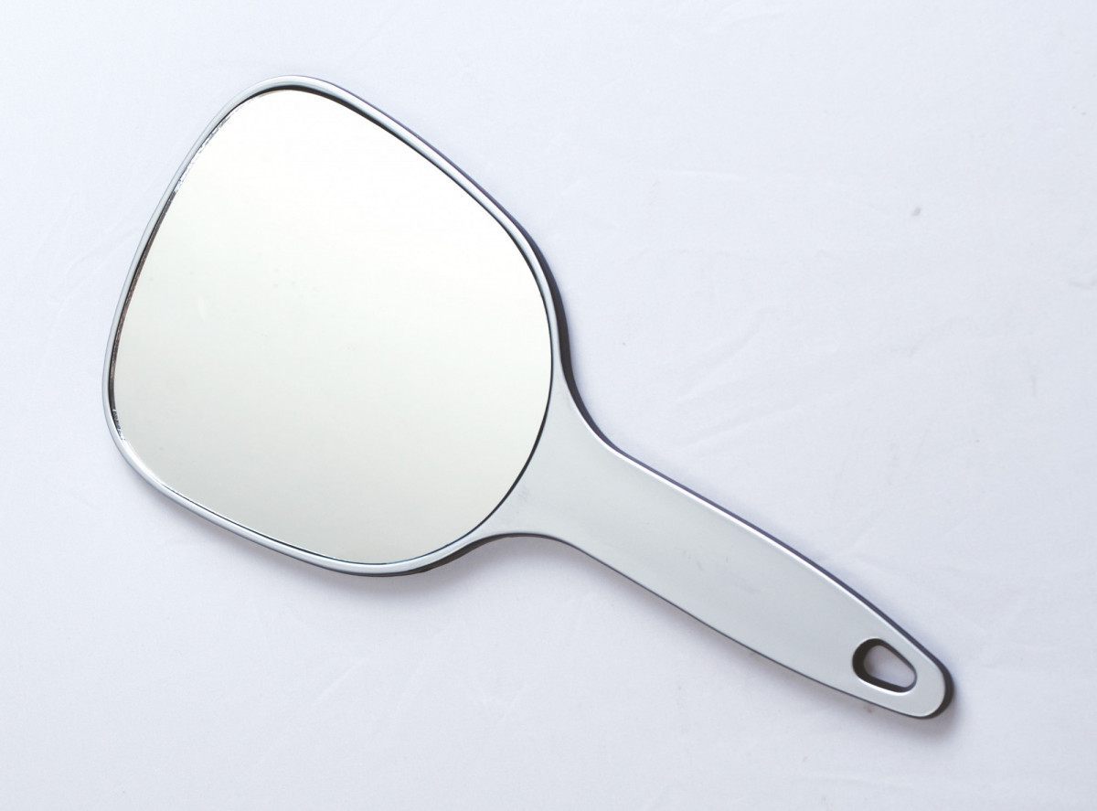 Зеркало косметическое DEWAL пластик серебристое с ручкой 12x15 см